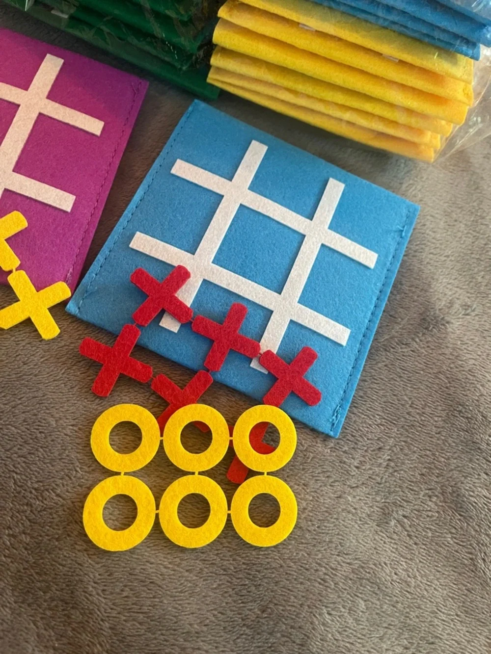 30 Pack Tic Tac Toe Party Favors for Kids, Felt Travel Board Games Storage Pouch